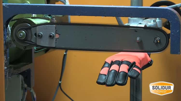 Exemple de test des gants tronçonneuse anti coupure Solidur par le CTC  (classe 0) on Vimeo