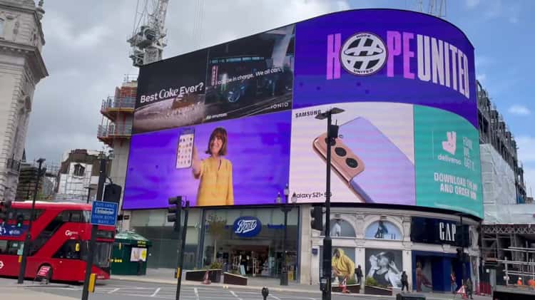 Getir Getir UK Piccadilly Lights