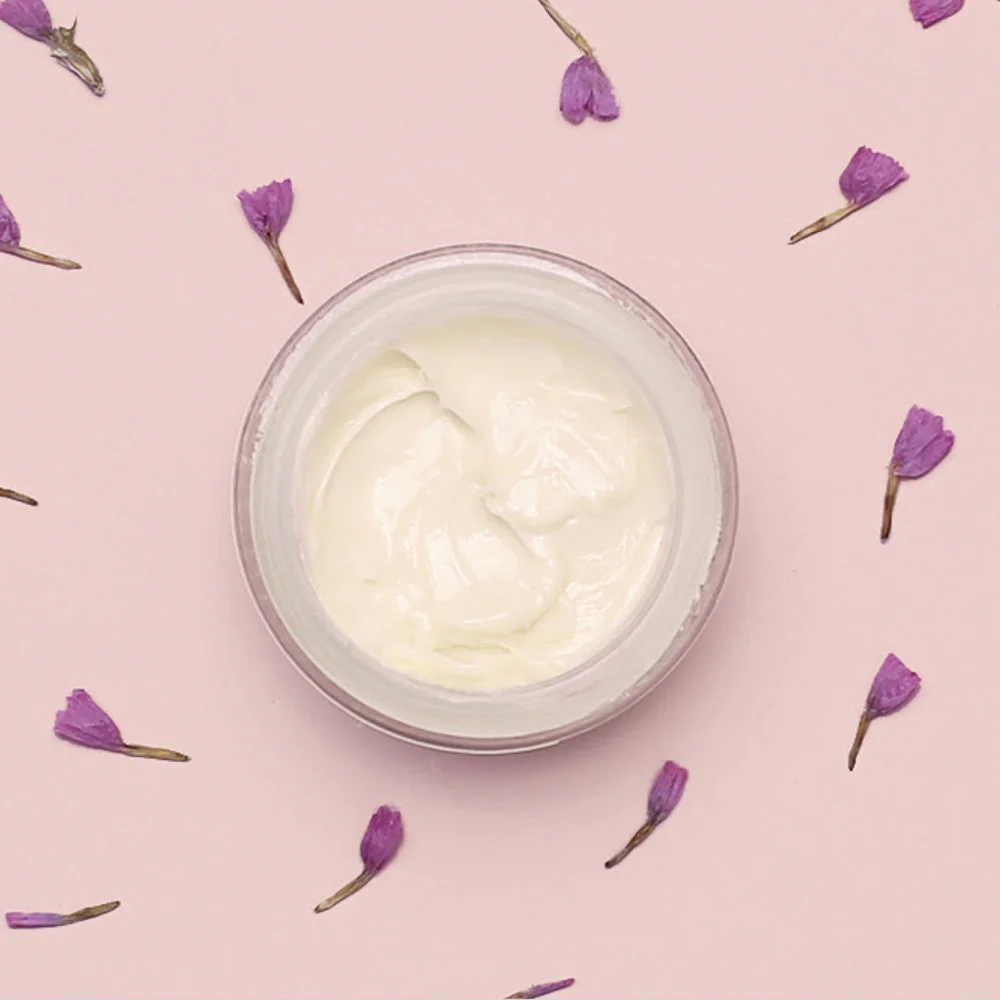 Line-Filling Eye Balm on Vimeo