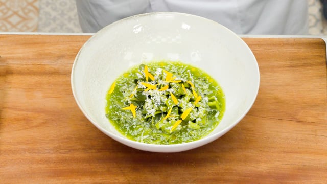 Ensalada de verdolagas y nopales, queso fresco y jugo verde