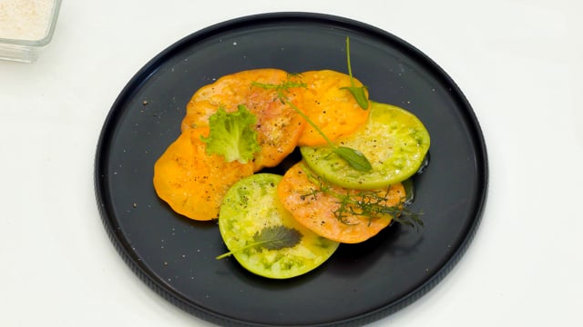 Jitomates ahumados en reducción de cítricos