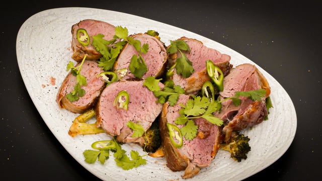 Filete en trenza de tocino y BBQ de cachanilla