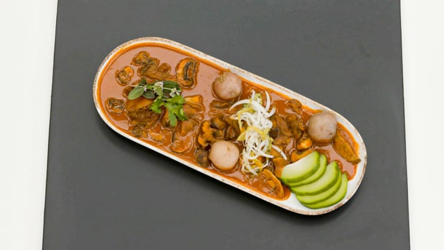 Mole amarillo con hongos