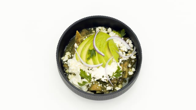 Chilaquiles verdes de hoja santa
