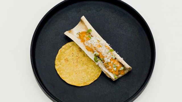 Tacos de tuétano + escamoles + encacahuatado + humo