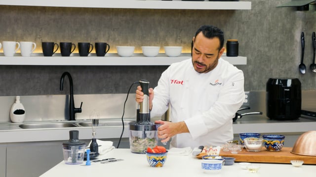 Prepara estas tradicionales recetas mexicanas con los mejores consejos y libera tu ingenio. Chilles rellenos y galletas de almendra. El gusto de crear juntos