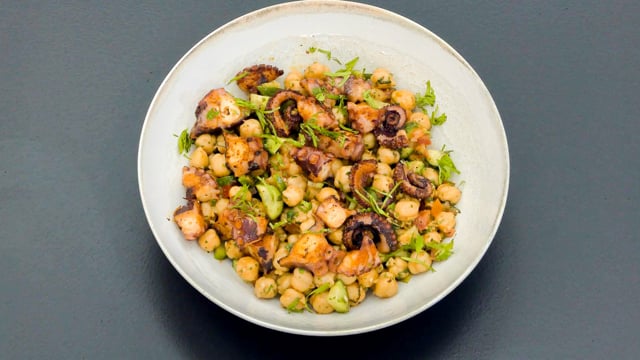 Ensalada de pulpo con garbanzo