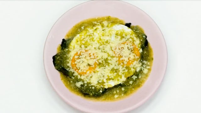 Huevos rancheros de guajolota con hoja santa