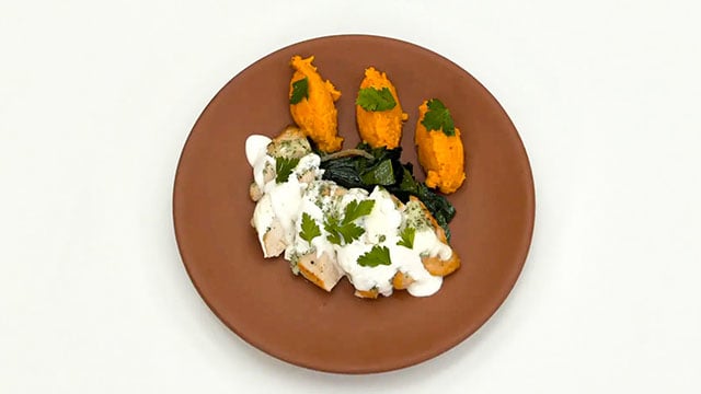 Pechuga de pollo gratinada con salsa de limón y perejil