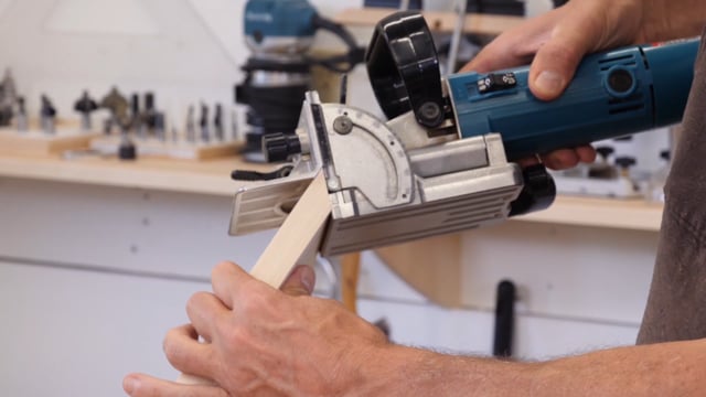 32-How to Join Carcase Miters with Biscuits