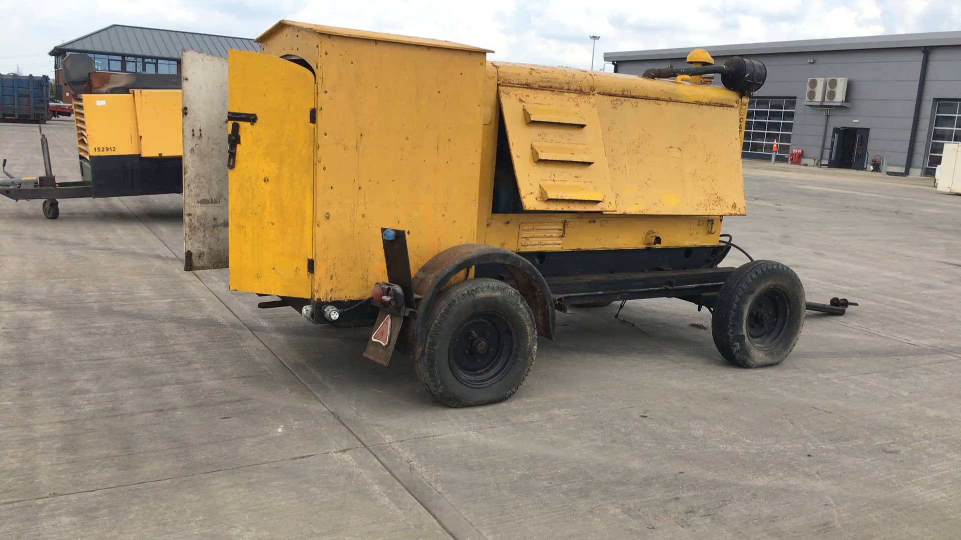 CAT 500KvA Twin Axle Generator, D4/400 Engine Leeds August21 on Vimeo