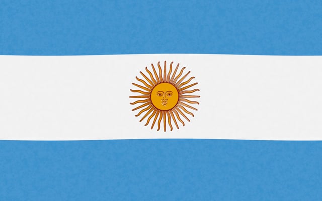 Lá cờ Argentina - Từ nay đến năm 2024, Argentina đã đạt được nhiều thành tựu lớn trong nền kinh tế và thế giới thể thao. Lá cờ Argentina với màu xanh lá của hy vọng và màu vàng của sự chiến thắng đang được tung bay trên khắp thế giới để kỷ niệm sự phát triển của đất nước này. Nhấn vào hình ảnh liên quan để khám phá thêm về Argentina.