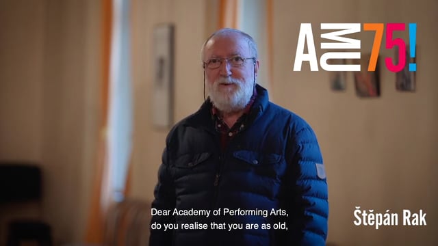 Profesor Štěpán Rak je kytarový virtuos, významný český skladatel a profesor Hudební a taneční fakulty, kde v roce 1982 založil obor kytary a umožnil tak její studium na vysokoškolské úrovni. Pan profesor se těší stejnému významnému výročí jako AMU – oběma je shodně krásných 75 let.