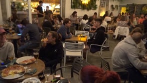 Els restauradors veuen bé poder obrir fins la una de la matinada