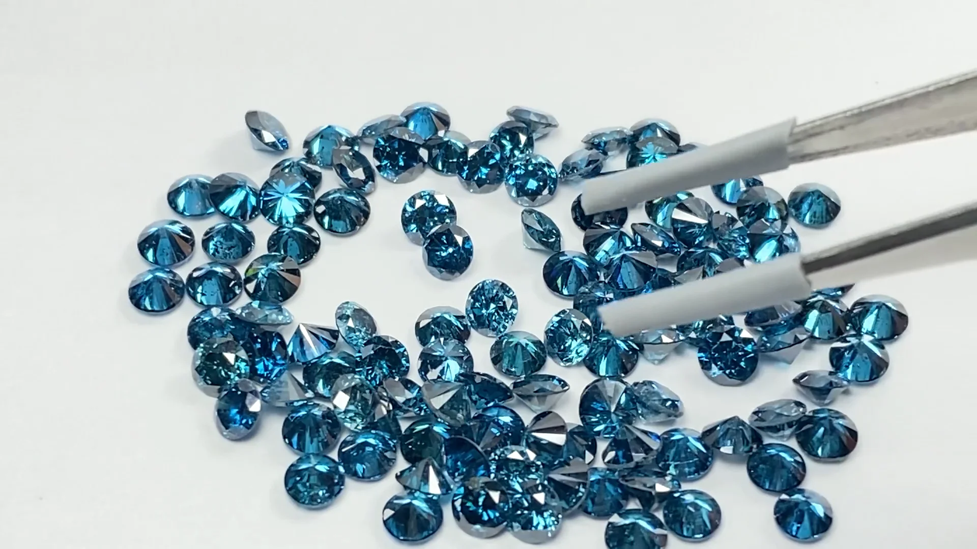最安値に挑戦！ ブルーダイヤモンド ラウンドファセットカット3×3mm 1粒3,980円 置物