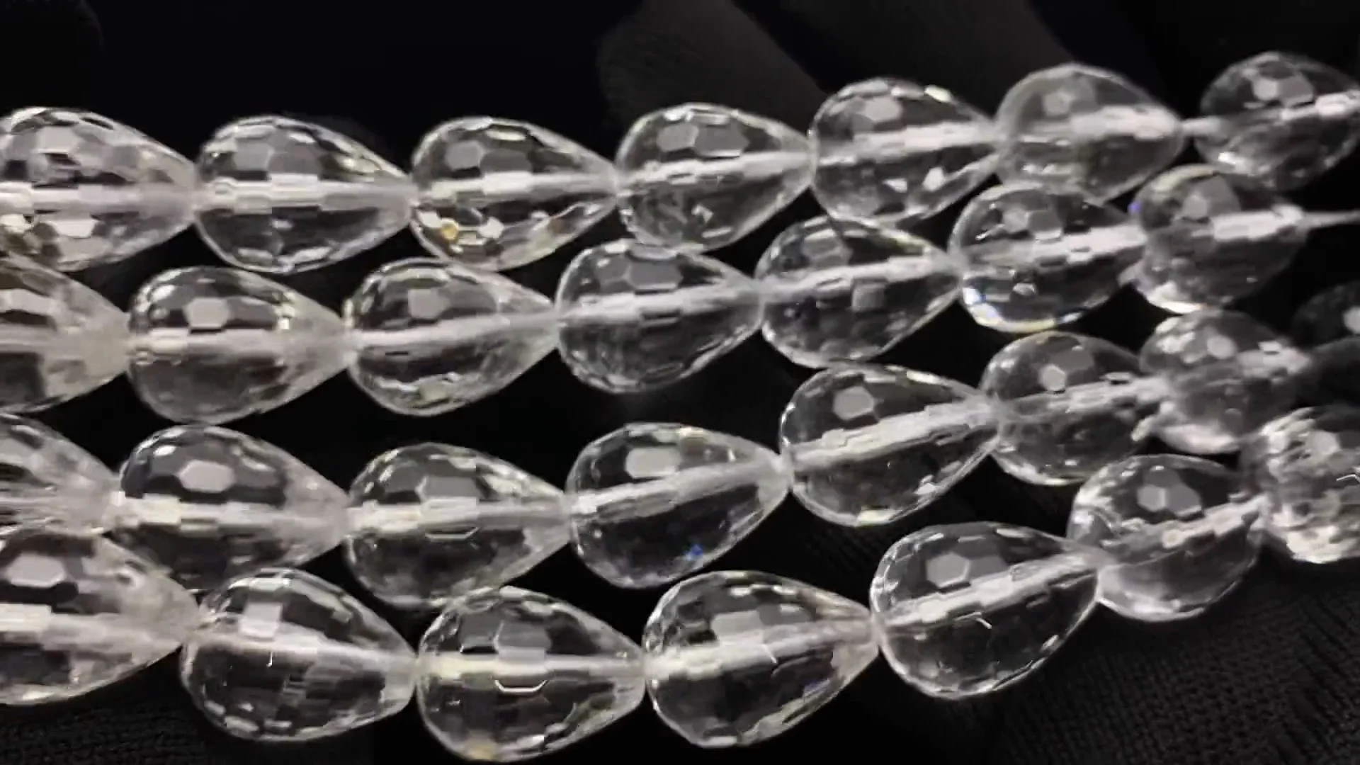 クリスタル 縦穴ドロップカット16×12×12mm 1連（約36cm）｜天然石