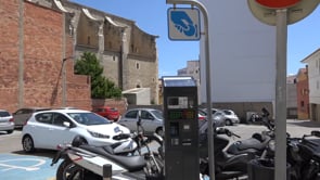 Inici de la zona blava d'estiu amb nous parquímetres