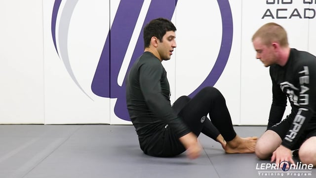 Reverse De La Riva to Sweep When Opponent Knee Cuts