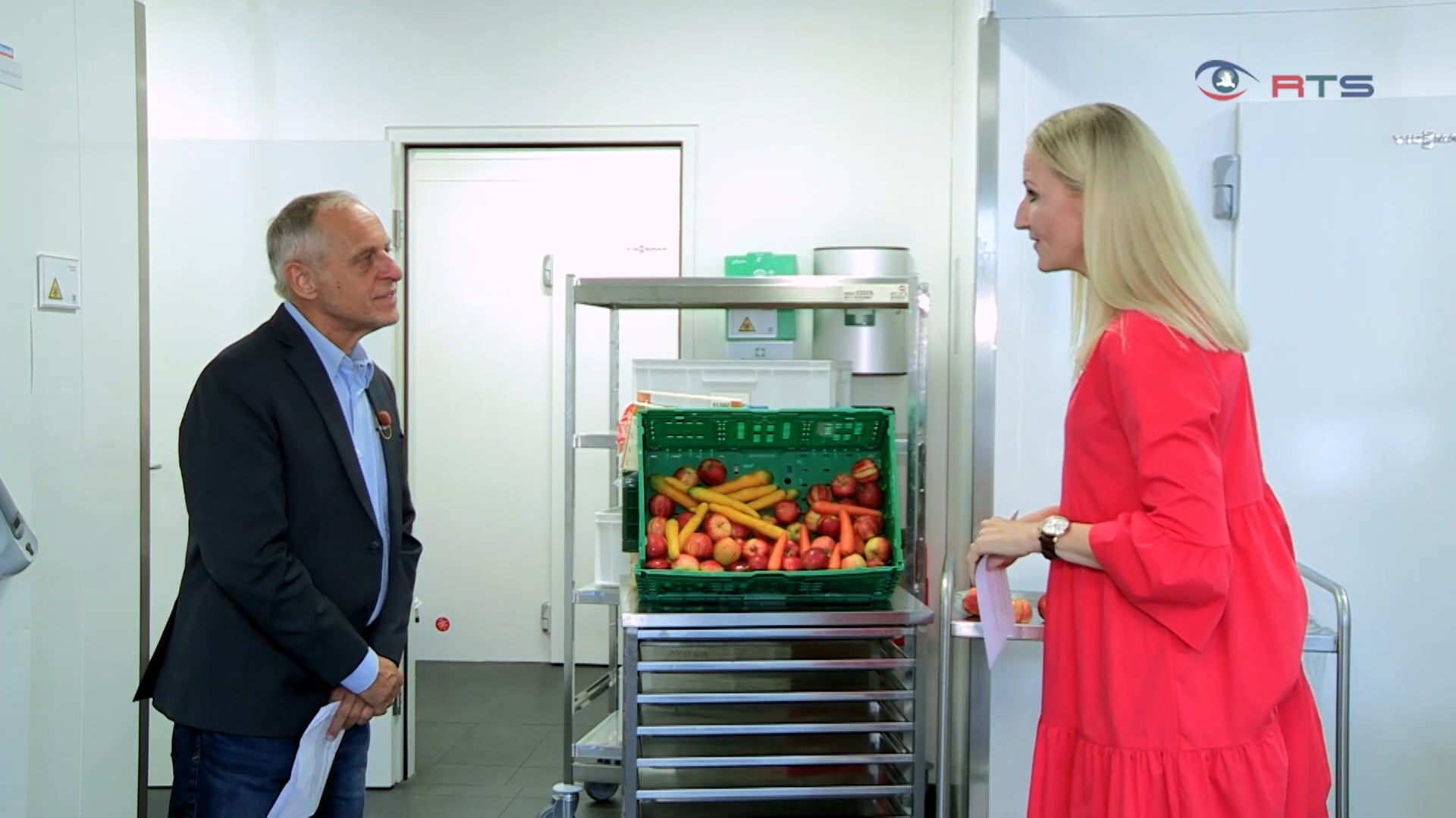 zertifikat-rot-weiss-rote-lupe-kennzeichnet-regionale-produkte-in-grosskueche