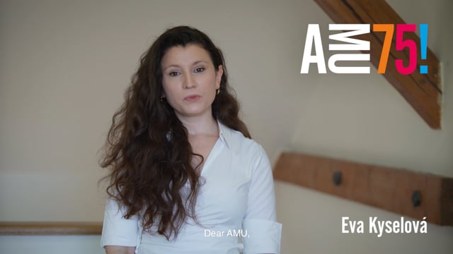 Eva Kyselová působí na DAMU již od roku 2009, kdy nastoupila do doktorského programu na Katedře teorie a kritiky. Během těch let se zde stala interní pedagožkou, začala externě vyučovat na Katedře produkce a později také na FAMU. Mimo to se věnuje divadelní kritice.
