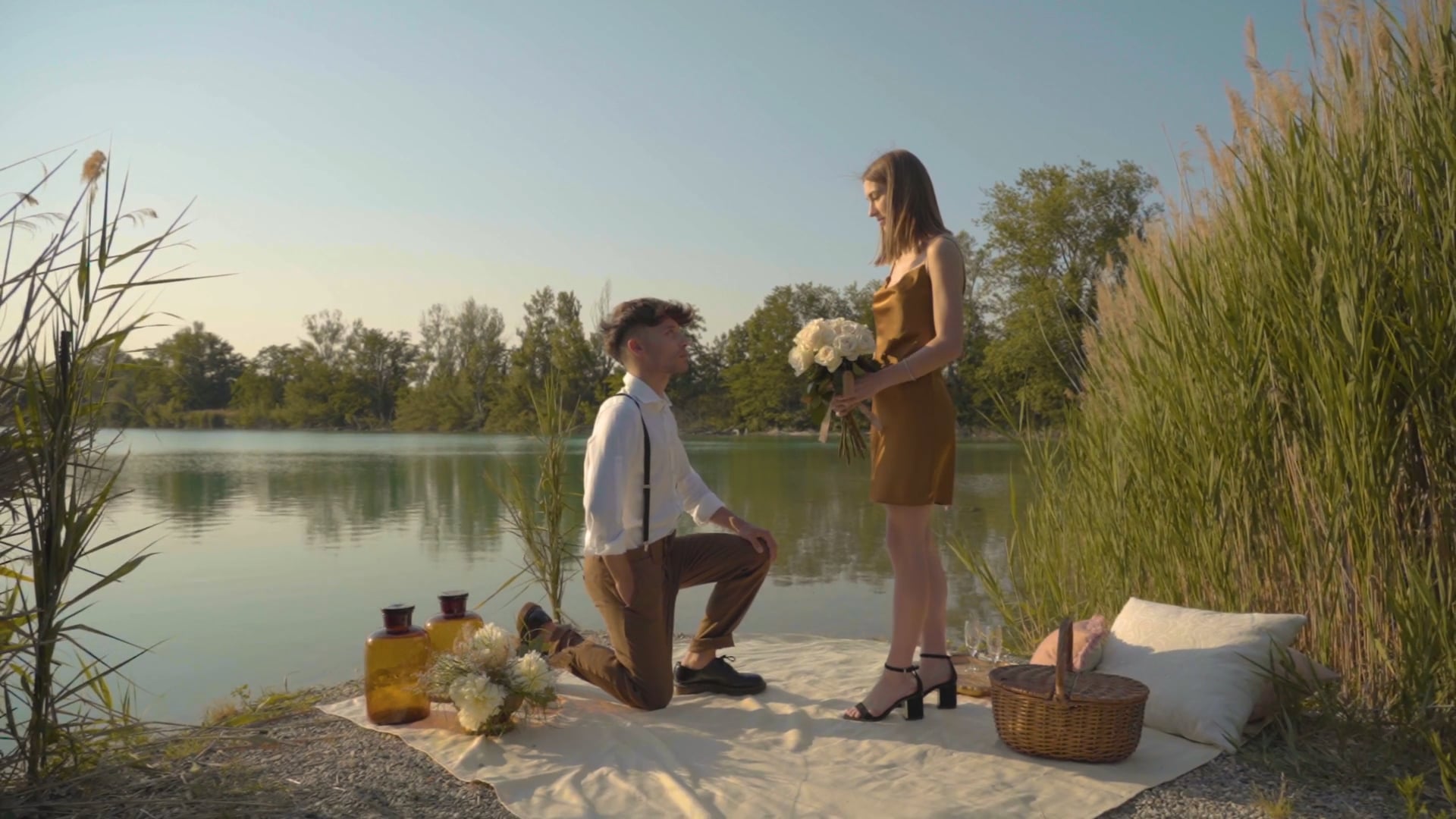 Proposta di matrimonio al lago
