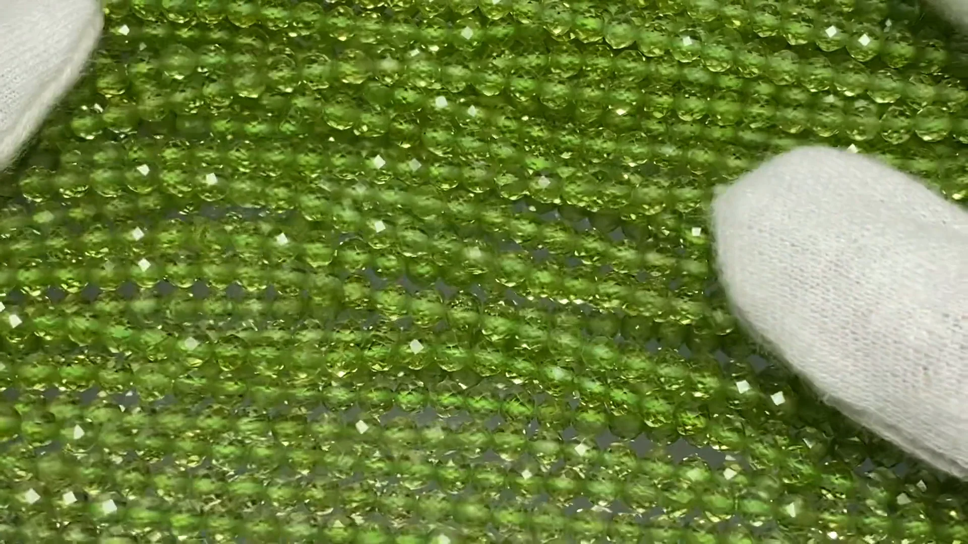 動画】【素晴らしい輝き】宝石質ペリドットAAA ラウンドカット3mm 1連