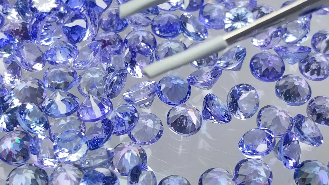 動画】宝石質タンザナイトAAA ルース ラウンドファセットカット5×5mm 1