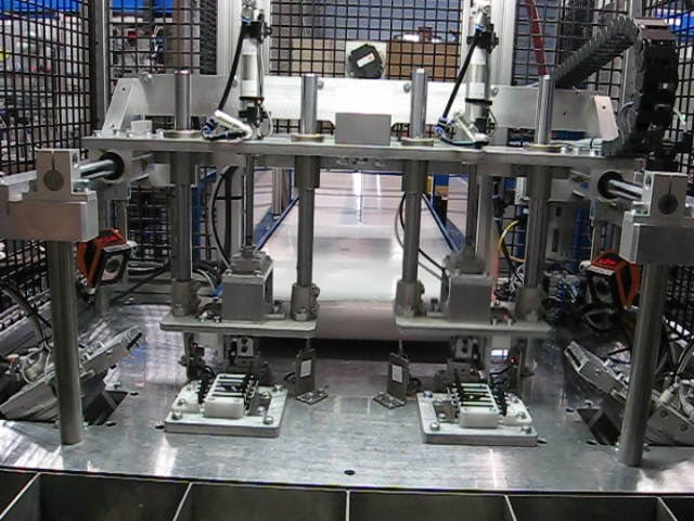 Automatic Assembly System - Car Air Registers Assembly - Rear Vanes station