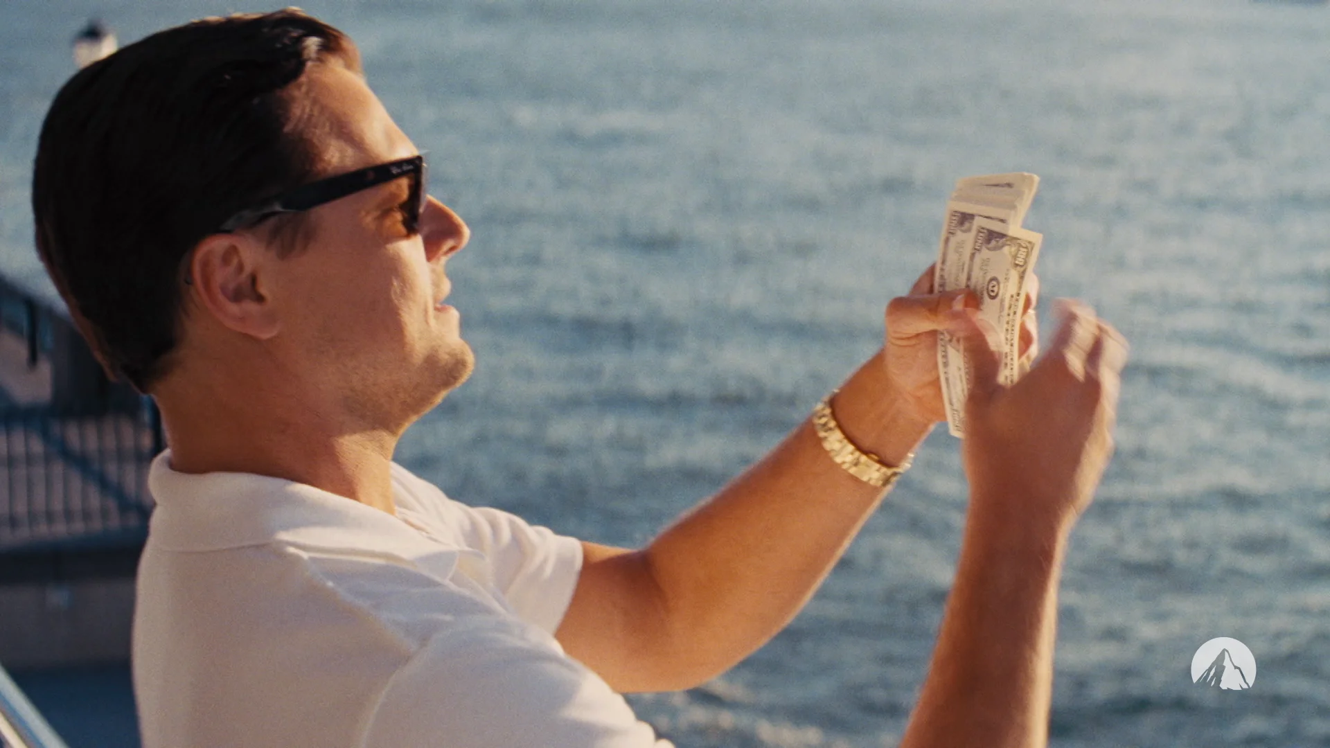 Леонардо ди каприо бросает деньги. Ди каприо волк с уолл стрит деньги. Хватит сорить деньгами. Ди каприо волк с уолл стрит деньги гифка. Сорить деньгами.