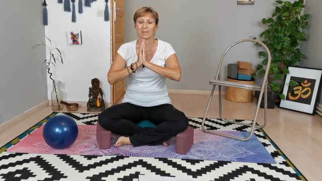 Yoga ludique avec petit ballon