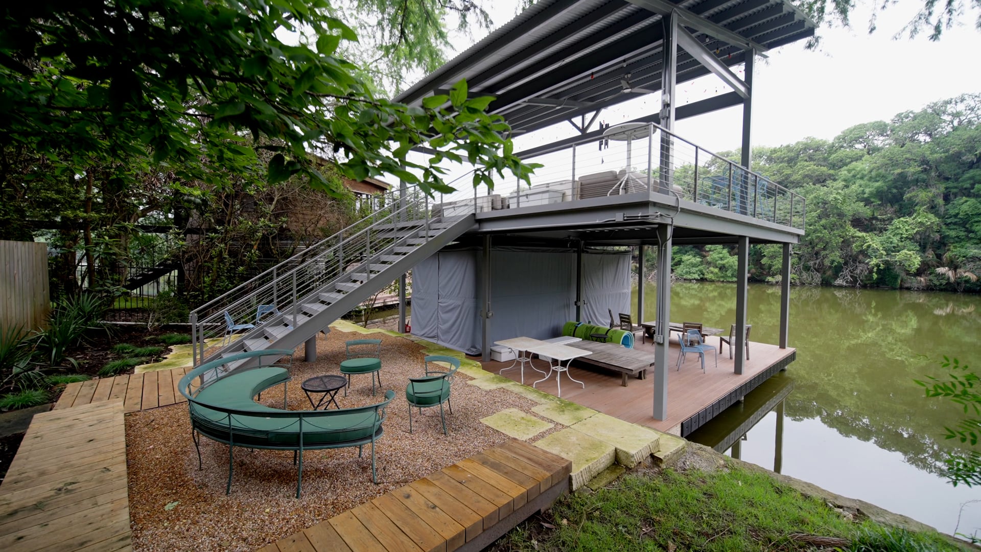 3708 Meadowbank