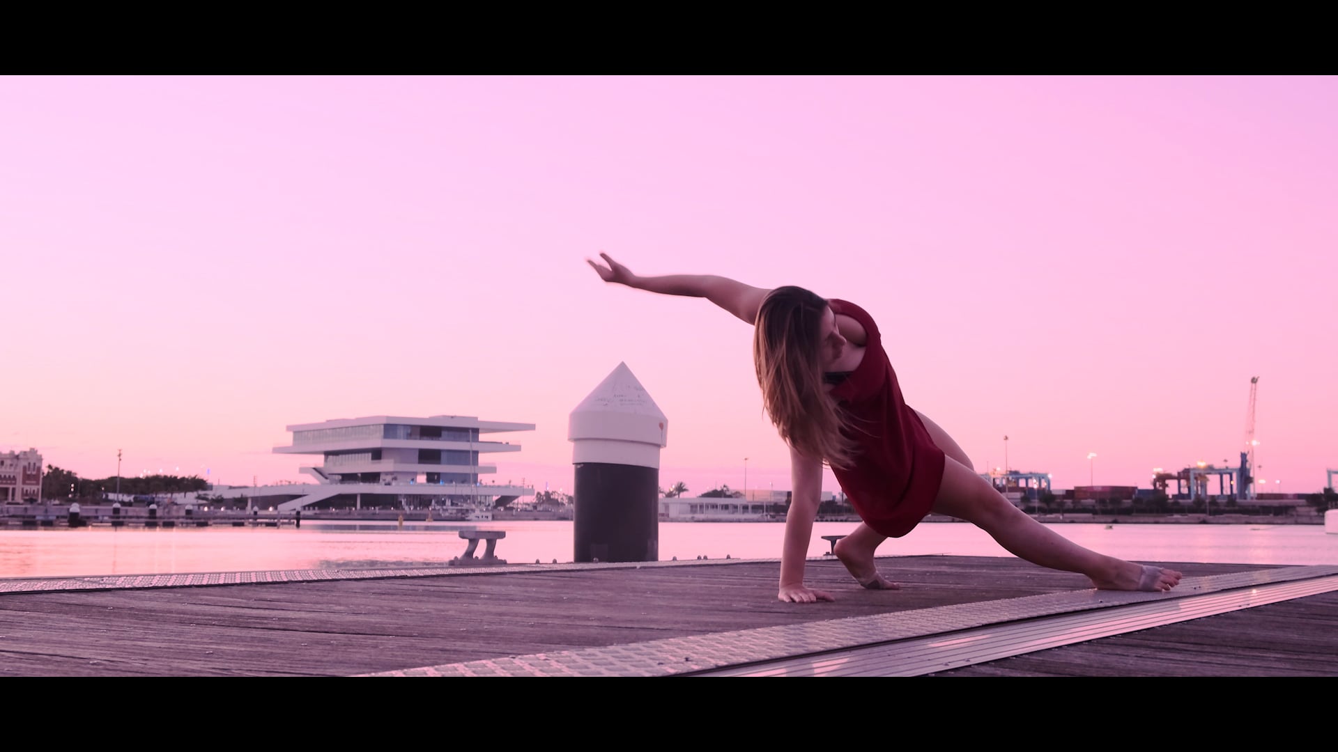 Talking to the moon - Claudia Narbona (Dance Music Video)