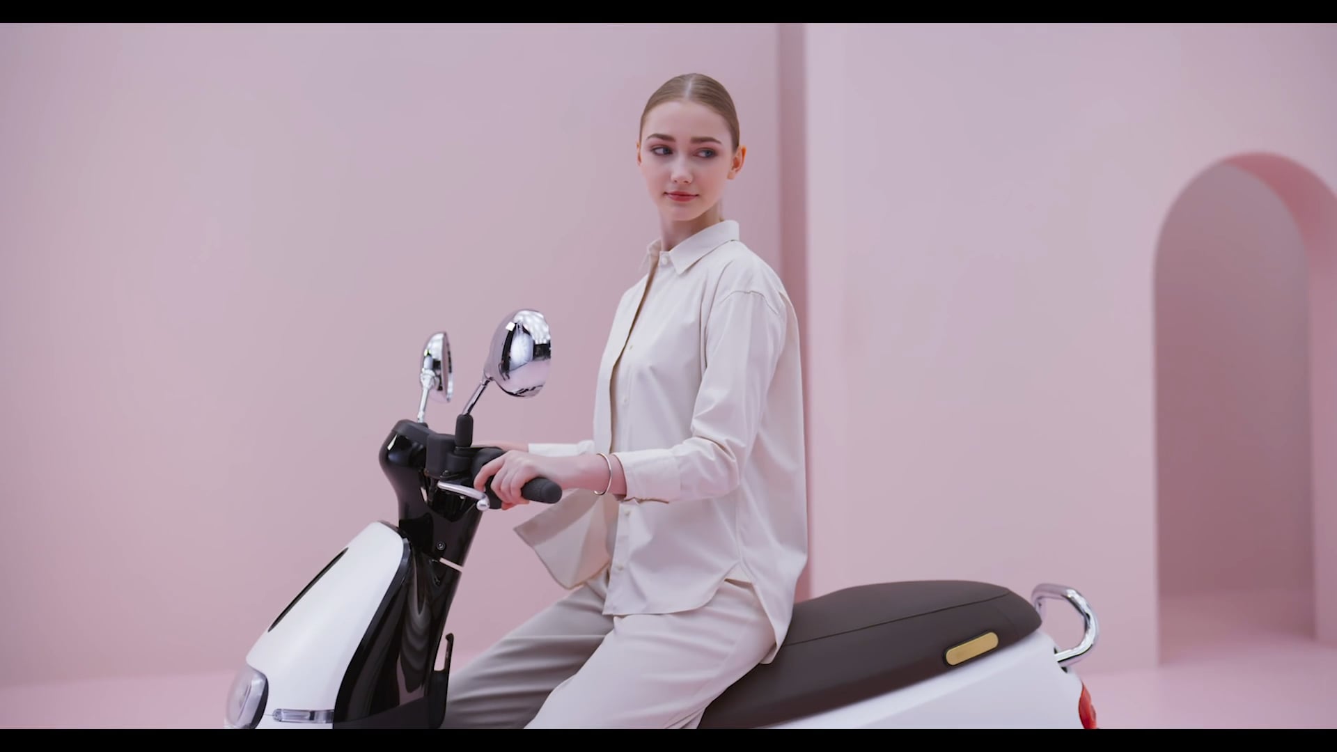 GOGORO Premium (Directors cut)