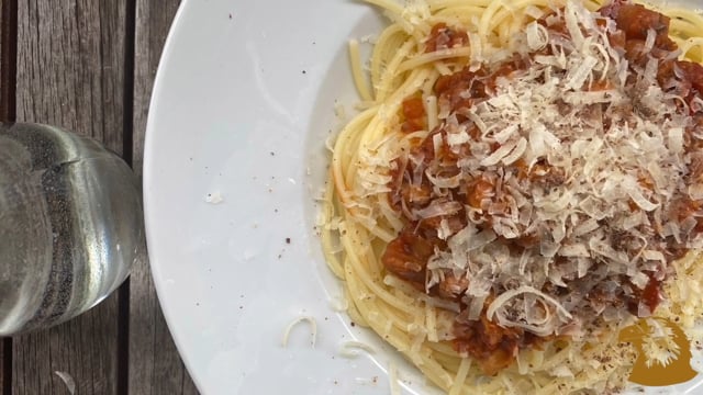 Spaghetti Bolognese vegetarische Art mit roten Linsen
