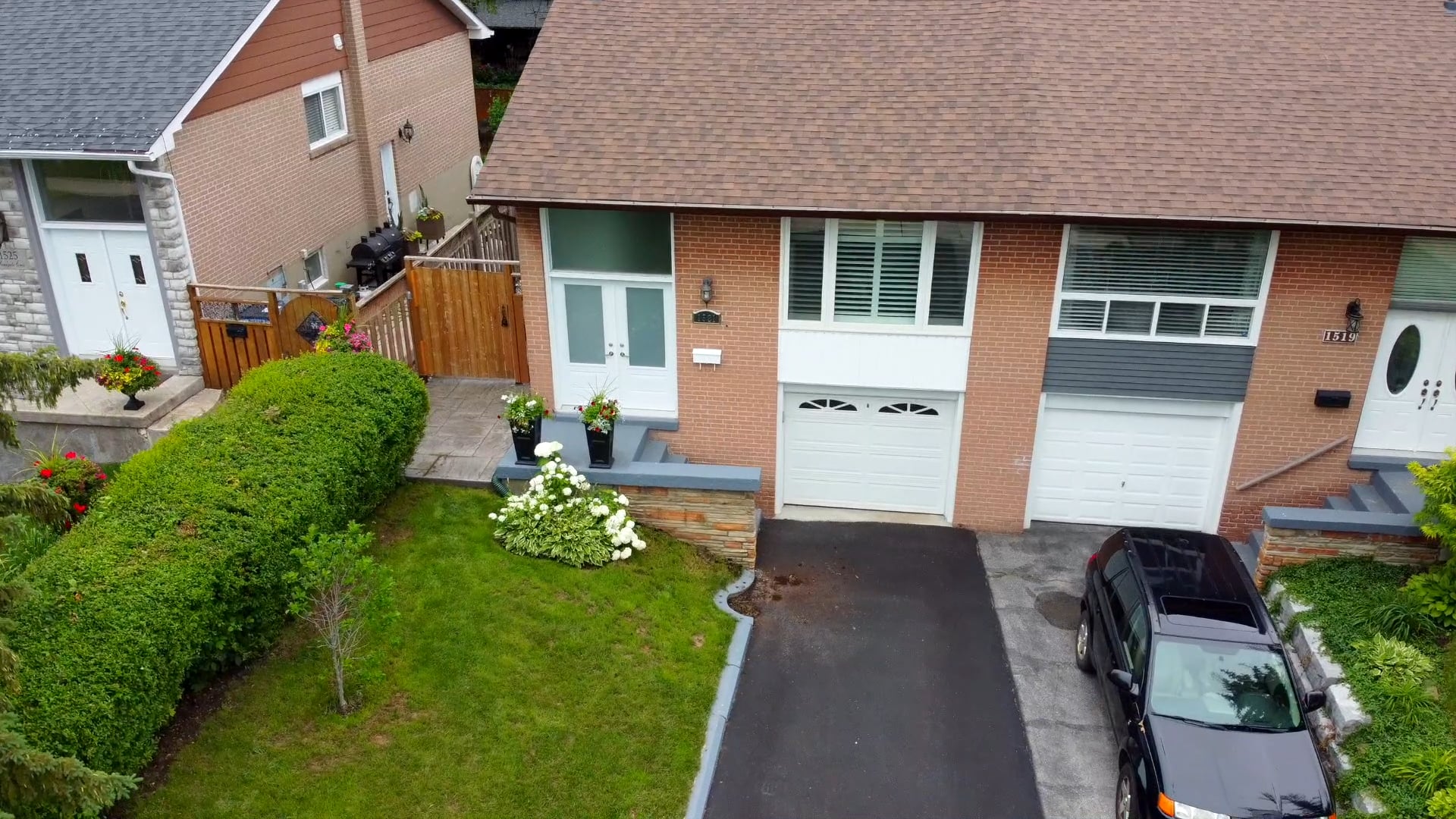 1521 Sandgate Cres Mississauga on Vimeo