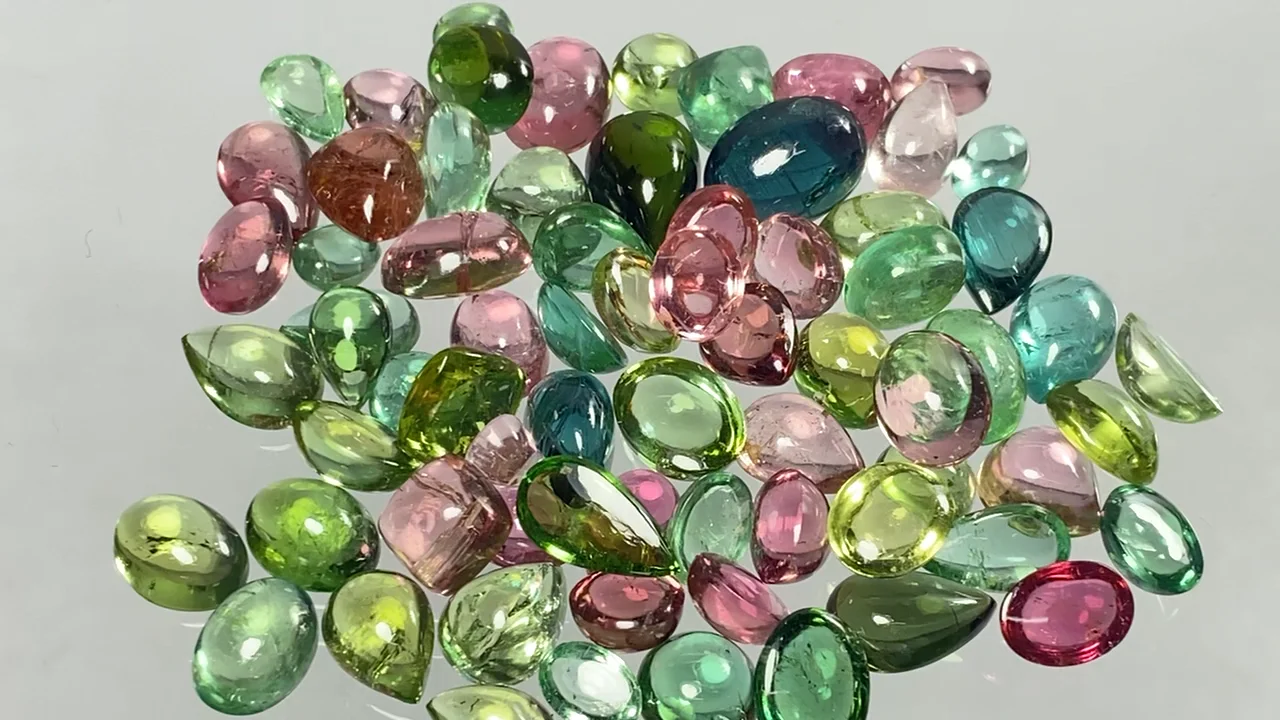 天然石　カボション　トルマリン 天然パライバトルマリン0.95ct カボションカット ルース