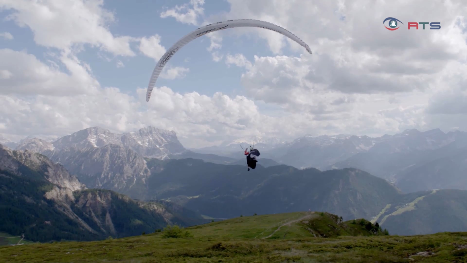 schweizer-chrigel-the-eagle-maurer-gewinnt-red-bull-x-alps-2021-zum-siebten-mal-in-folge