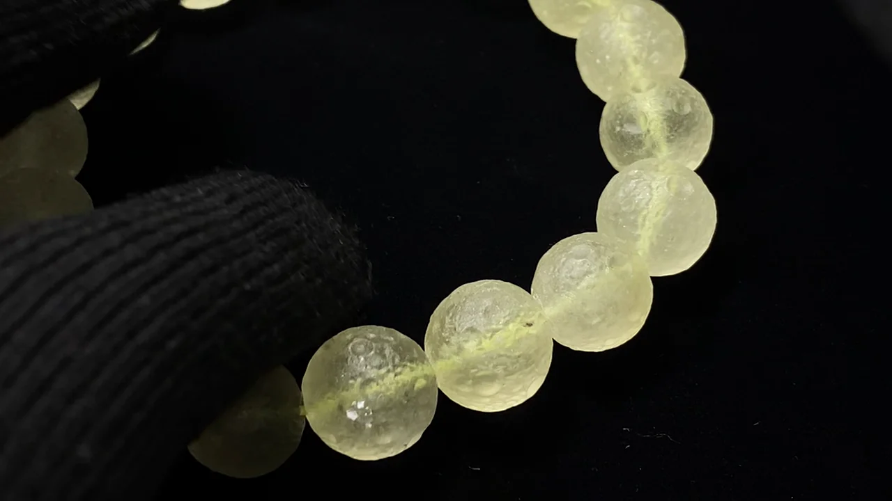 動画】【1点もの】リビアングラス テクスチャー ラウンド10mm 1連