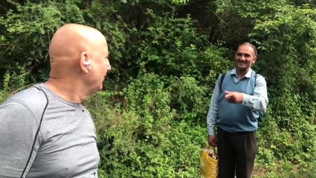 Anupam Kher’s mantra, Kuch bhi ho sakta hai’ a mantra that the world swears by. A very such incident took the internet by storm where Gyanchand Ji(from himachal) couldn’t identify a man who has done 518 ﬁlms and counting.. aka Anupam Kher. The genuinity and innocence of Gynachand ji made him an overnight sensation. And hopefully touched his life forever.