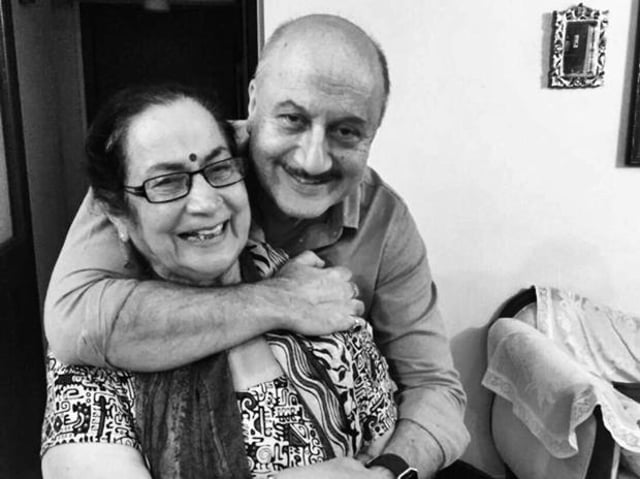 Presenting our favourite duo in this yet another enthralling video of Dulari and Bittoo, this time in their beautiful hometown Shimla. Wonder what was it that made them emotional and laughable? Watch out this video for more.