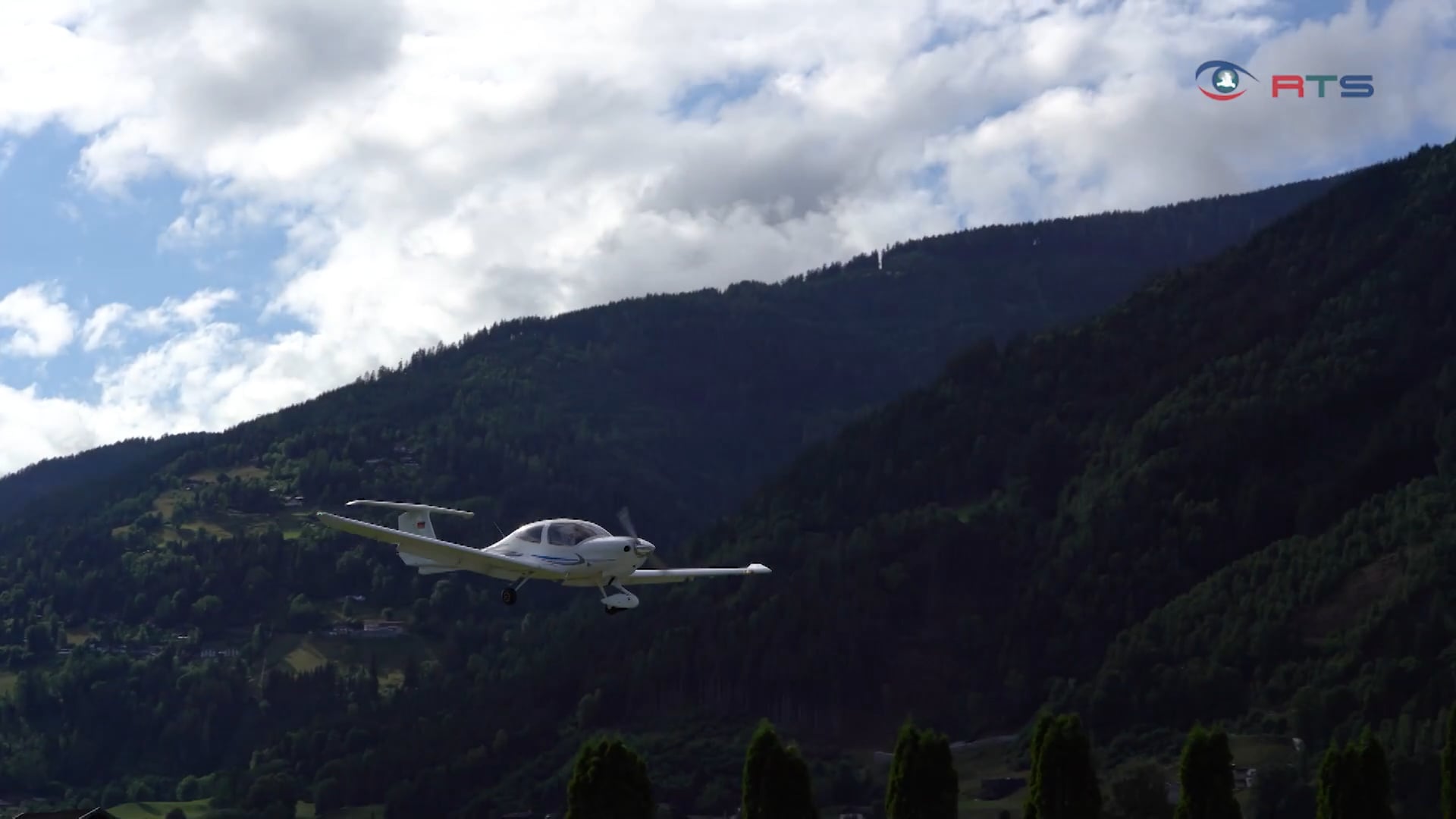 als-die-landebahn-noch-eine-eisflaeche-war-die-geschichte-des-flugplatzes-zell-am-see