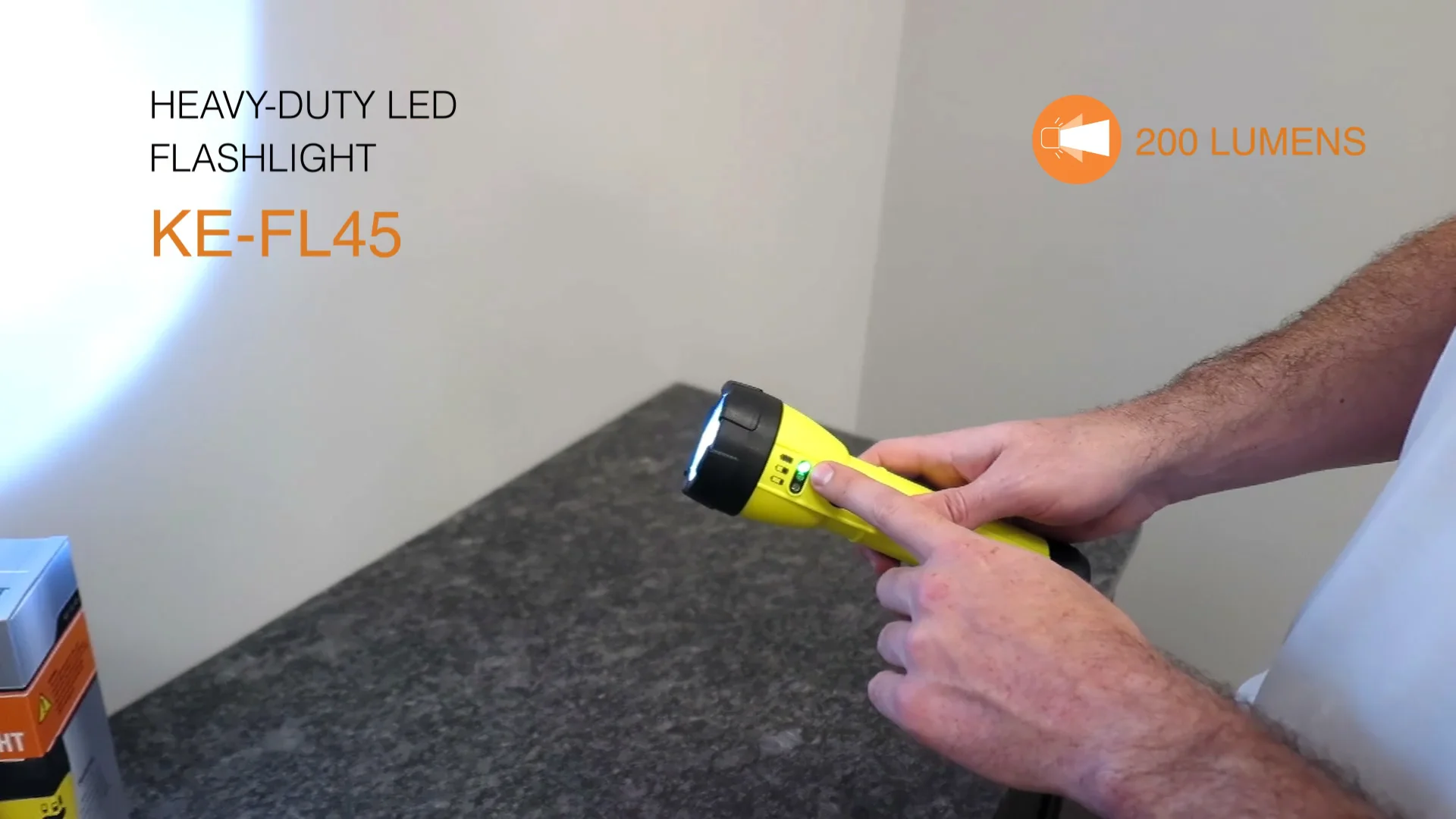 200 LUMENS HEAVY-DUTY IMPACT-RESISTANT LED FLASHLIGHT WITH BATTERY