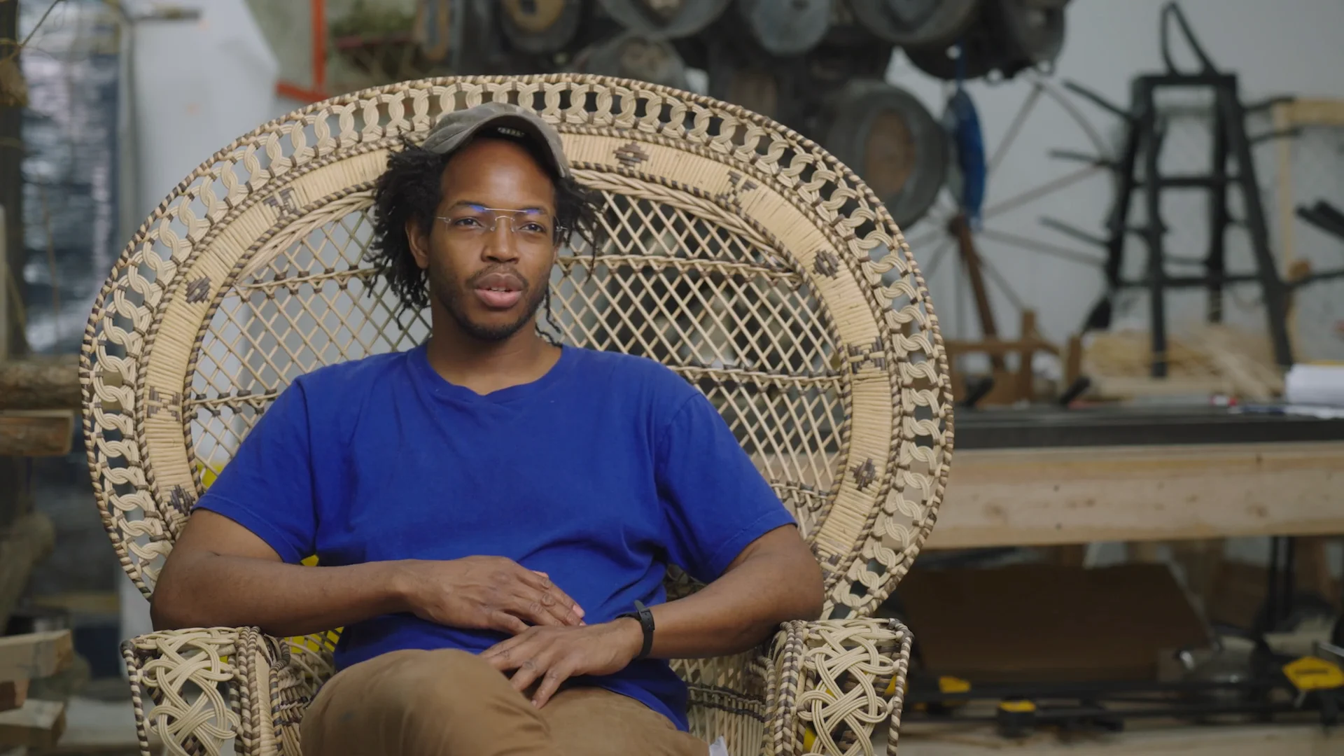 Tell фразовый глагол. Talk us into. Разговоры с друзьями. Talk us into. Woman talking мем.