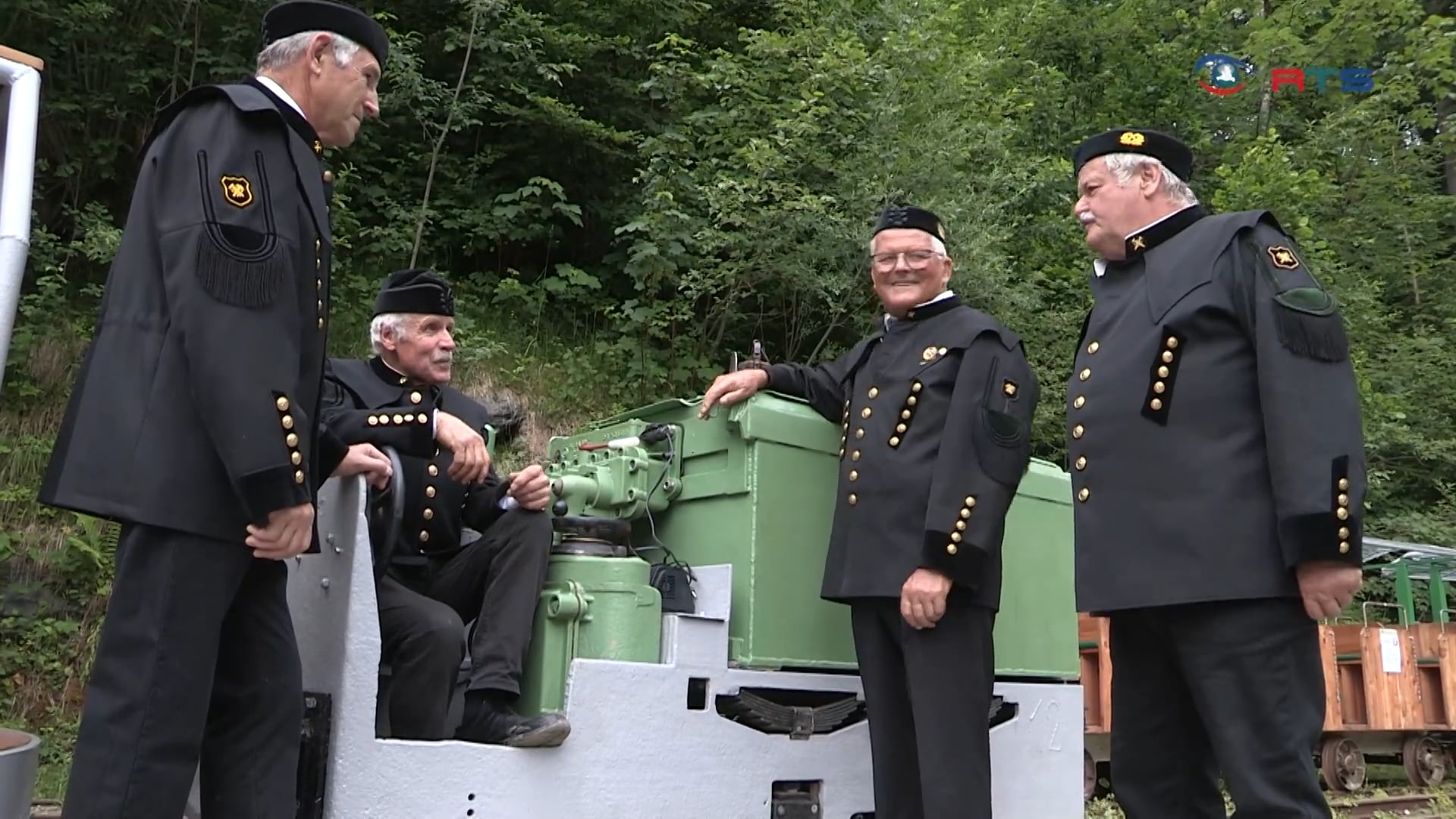 bergbau-geschichte-muehlbach-am-hochkoenig-feiert-rueckkehr-von-historischem-mannschaftswagen-nr-5