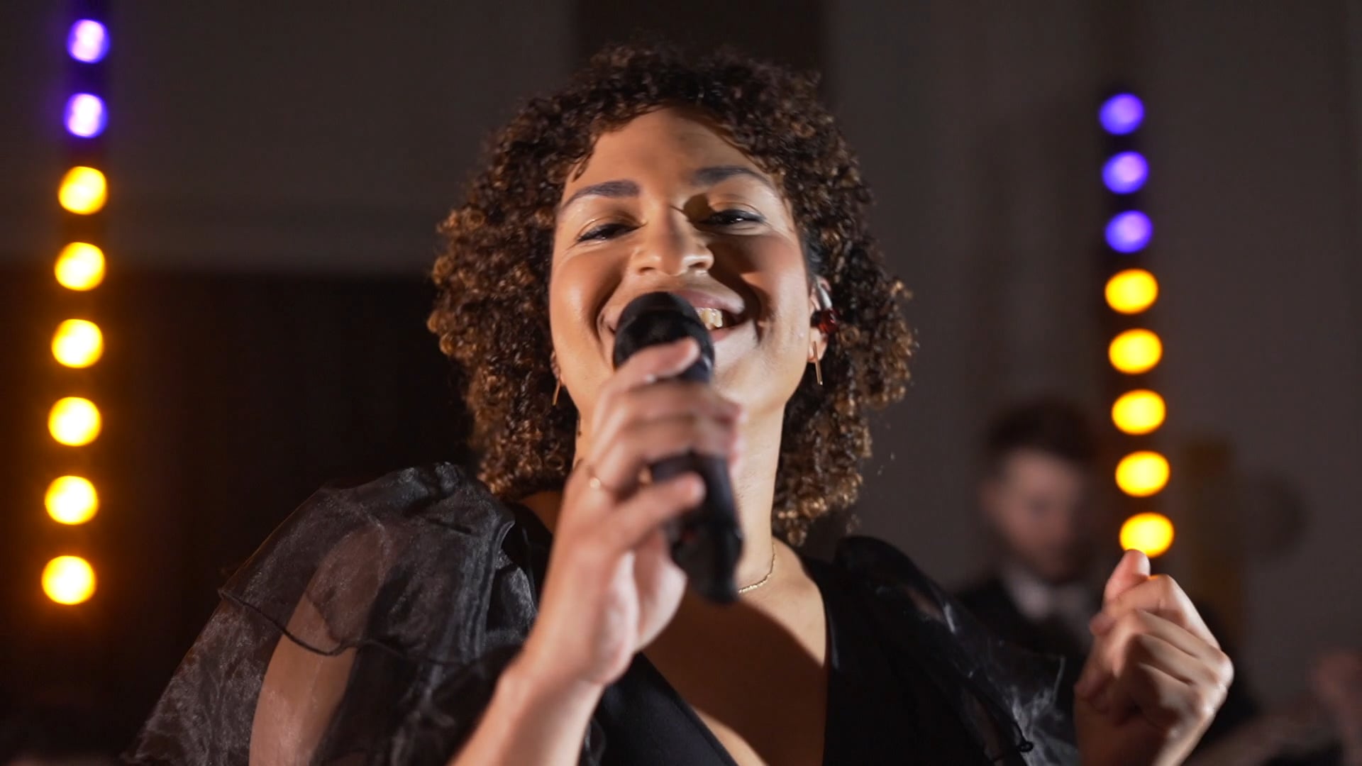 Gabby sings "Pretty Young Thing"