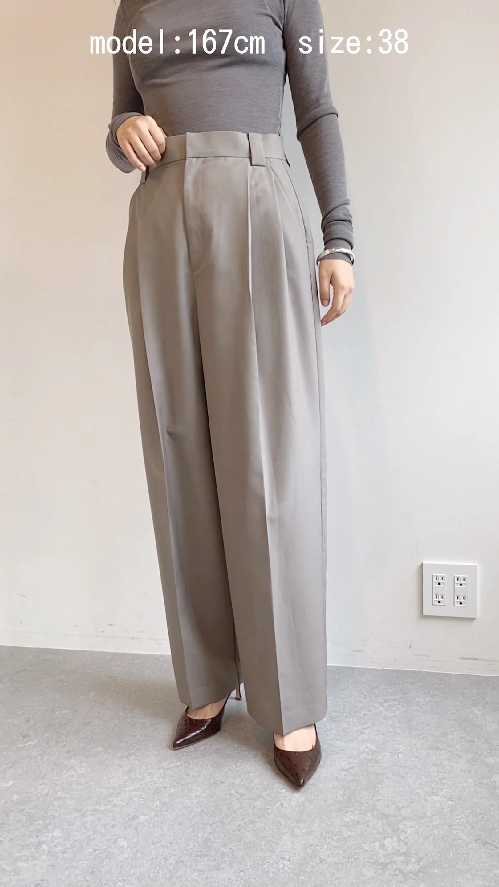 長谷川京子さんコラボ】ウールポプリンタックパンツ | Whim Gazette