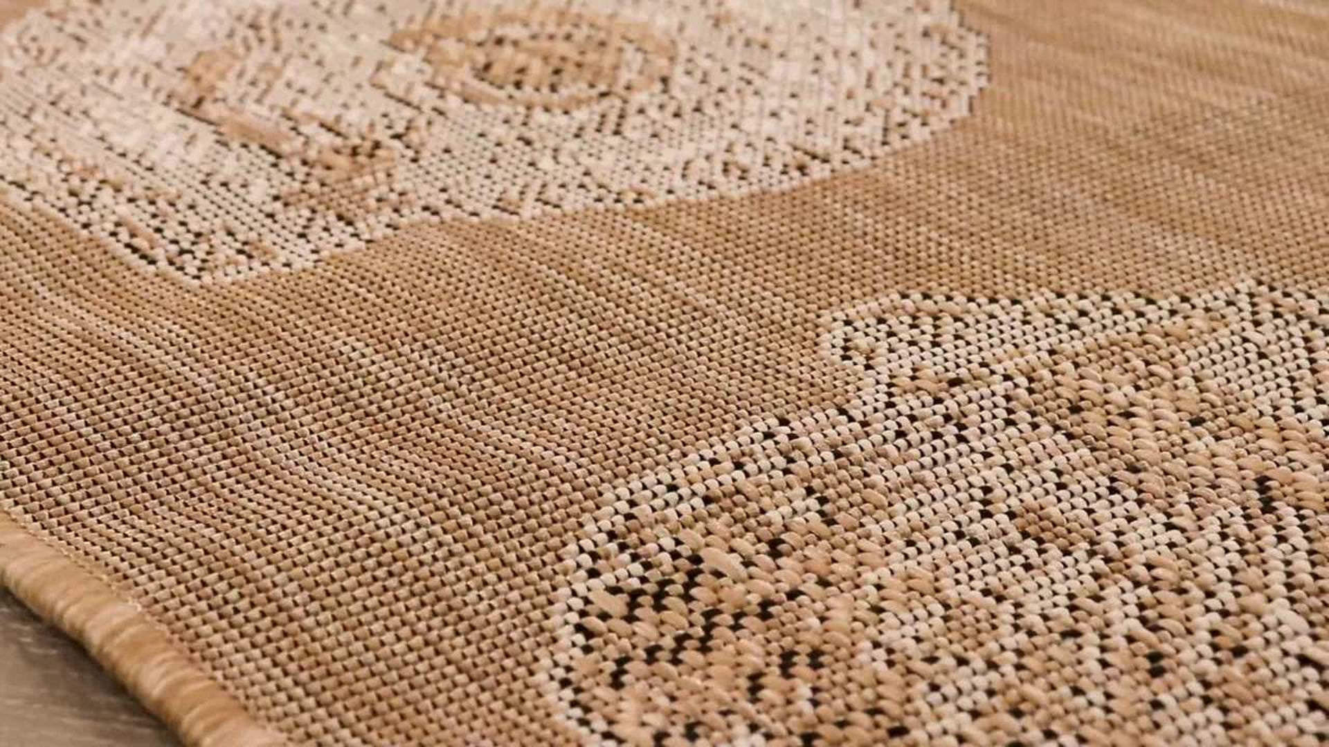 Carmel Shells Indoor/Outdoor Rug, 7'10" Round Beach Style Outdoor