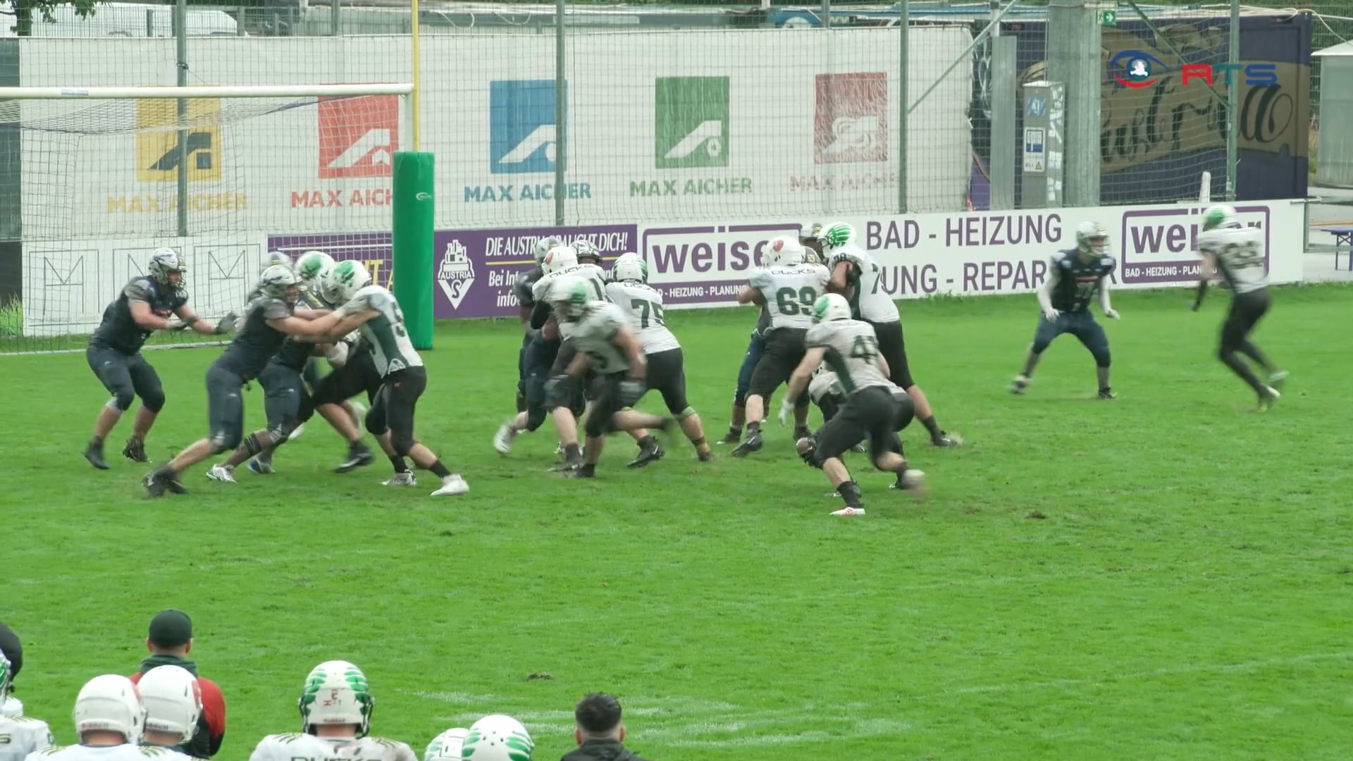 playoff-dahoam-salzburgs-footballer-klar-im-vorteil-bei-playoff-halbfinale-gegen-die-steelsharks-traun
