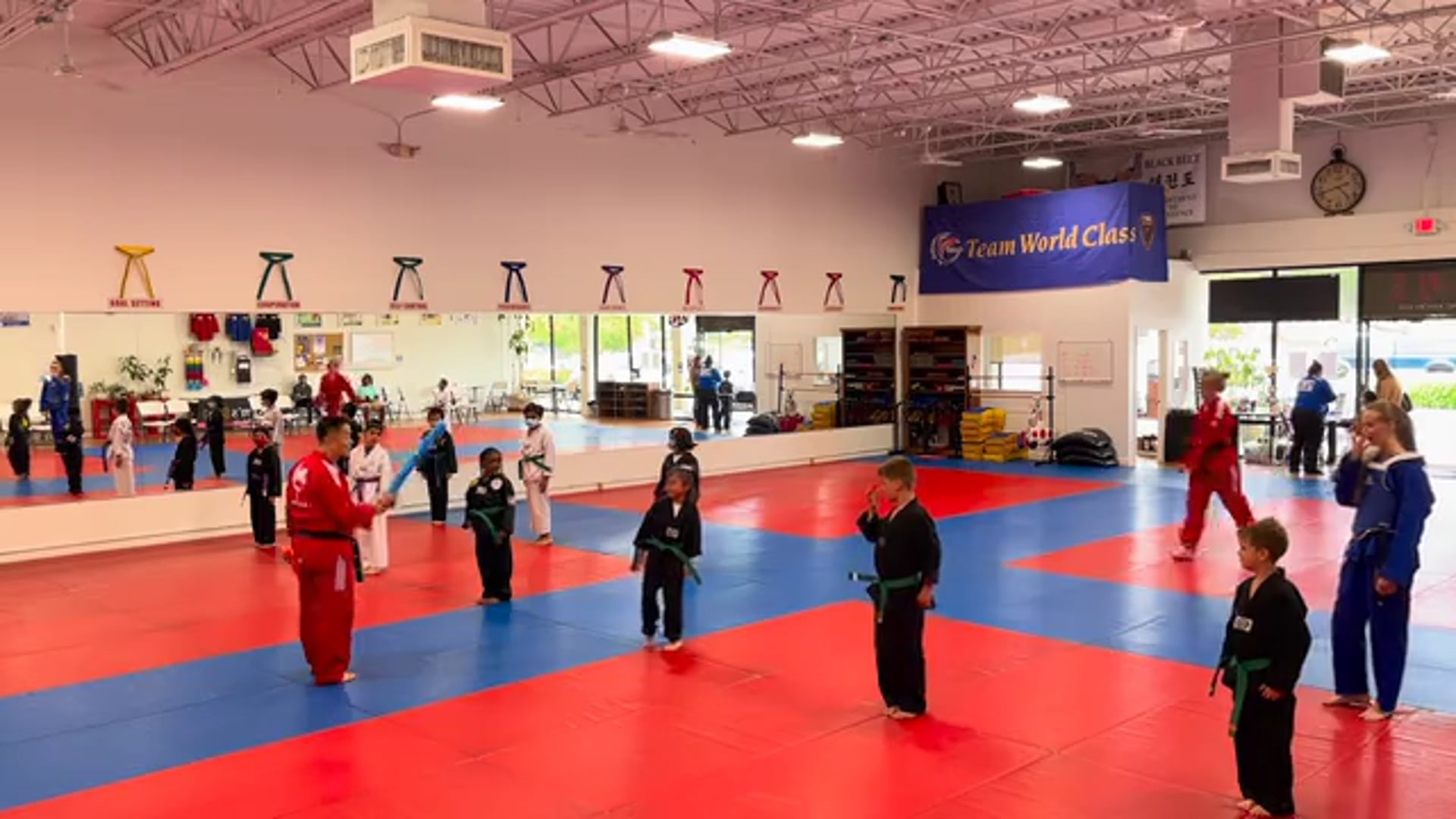 Sparring Class_Sparring Drill_Green & Blue Belt_Blocking with Noodles_RHK_Slide Back RHK with Noodle_Hogu Sparring