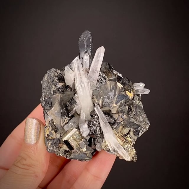 Tetrahedrite, Hubnerite, Quartz and Pyrite